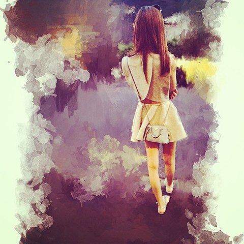 photoViva app draw on picture of a woman walk