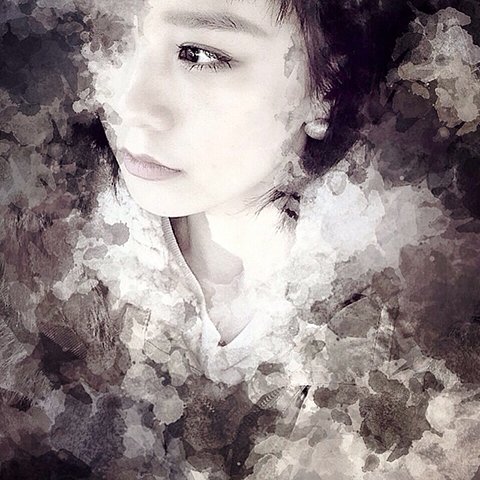 photoViva app draw on picture of woman with black and white effect